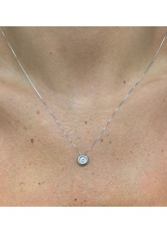 Colgante de oro blanco y diamante LAB de 0,325 cts