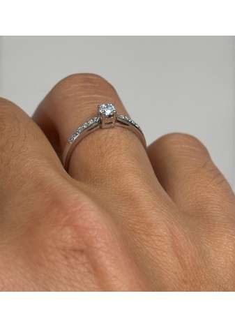 Anillo de oro blanco con diamantes 0,28ct