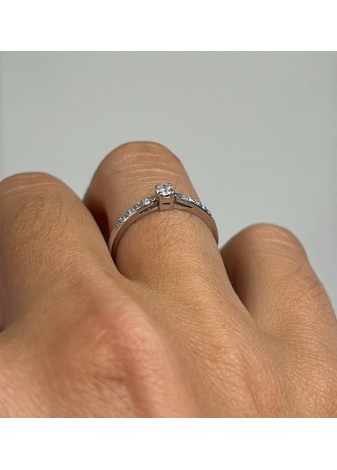 Anillo de oro blanco con diamantes 0,18ct