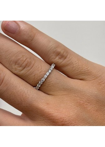 Media alianza de oro blanco con diamantes