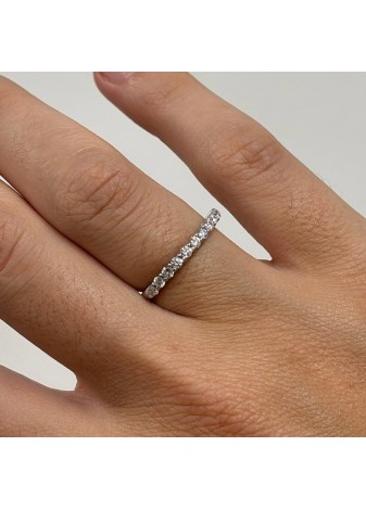 Media alianza de oro blanco con diamantes